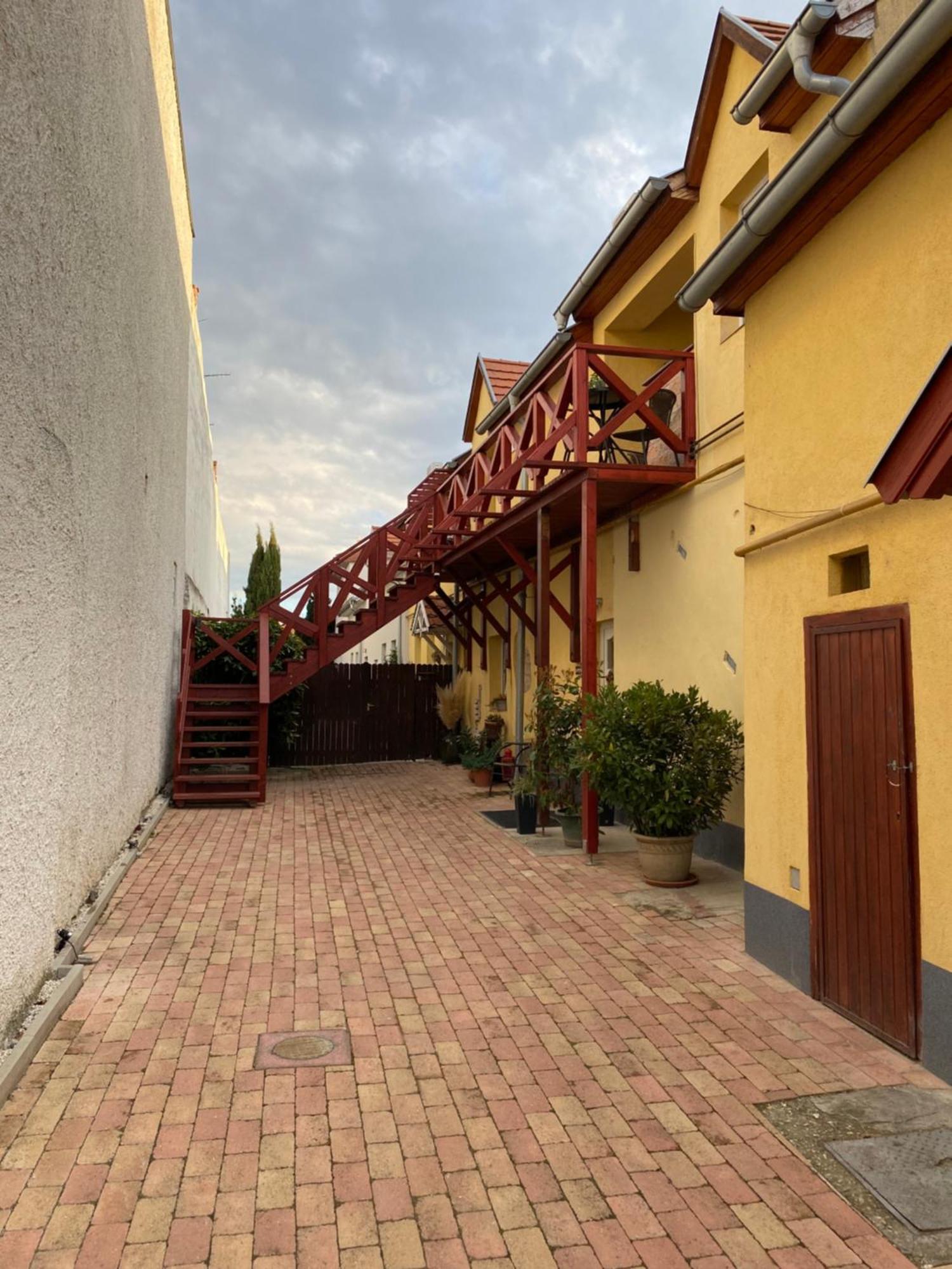 Takacs Vendeghaz Apartment Sopron Exterior photo
